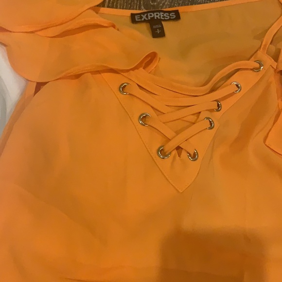 3 Express blouses - Picture 5 of 6